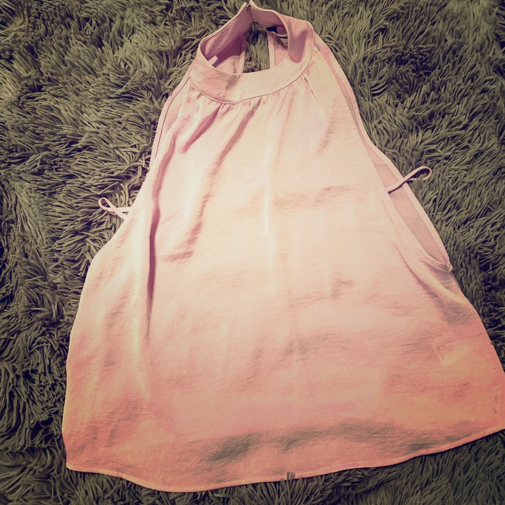 Express tank with side and back cutouts